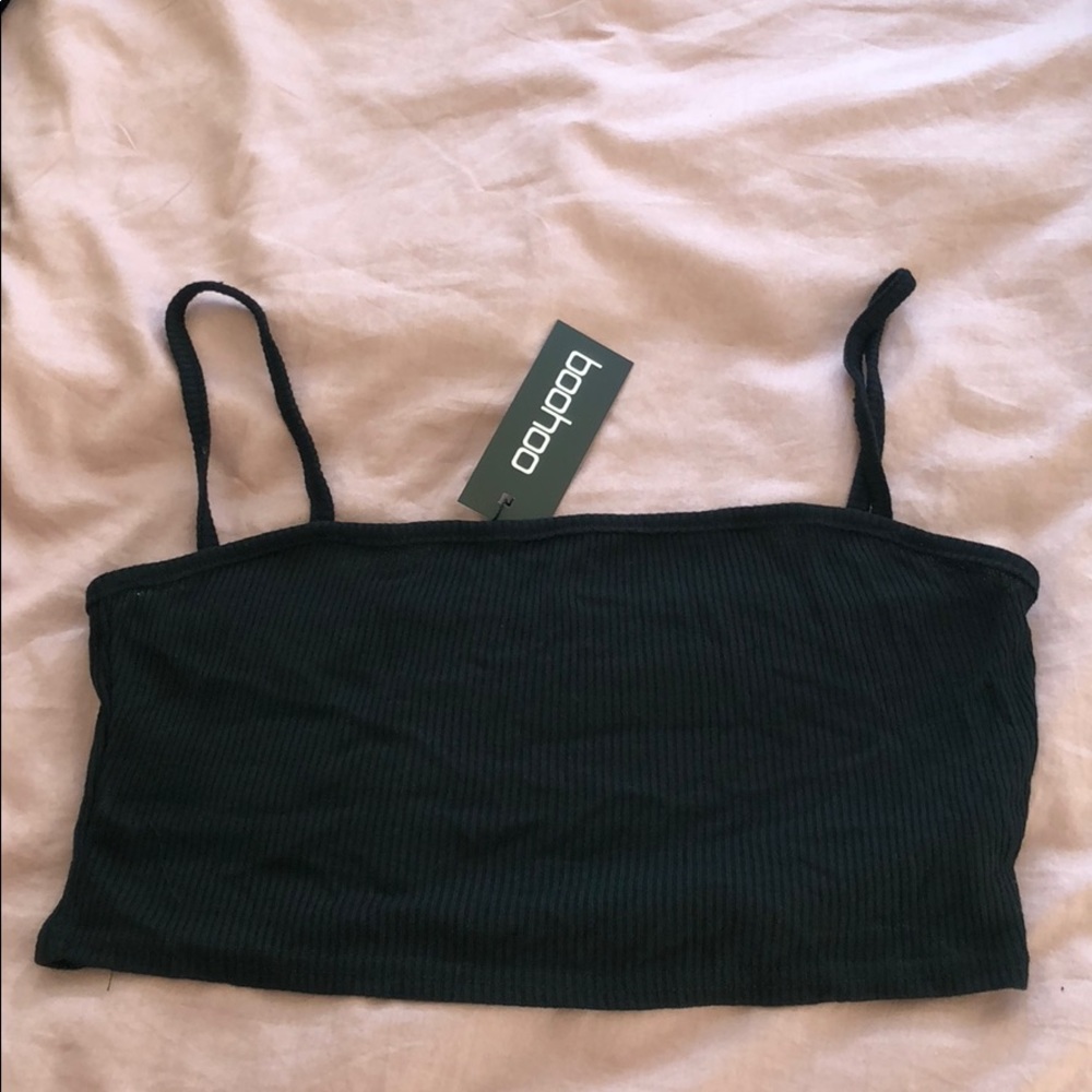 Black Straight Neck Cropped Tank Top